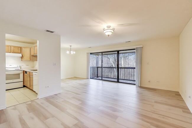 825 WATERVIEW Cir in Vernon Hills, IL - Building Photo - Building Photo