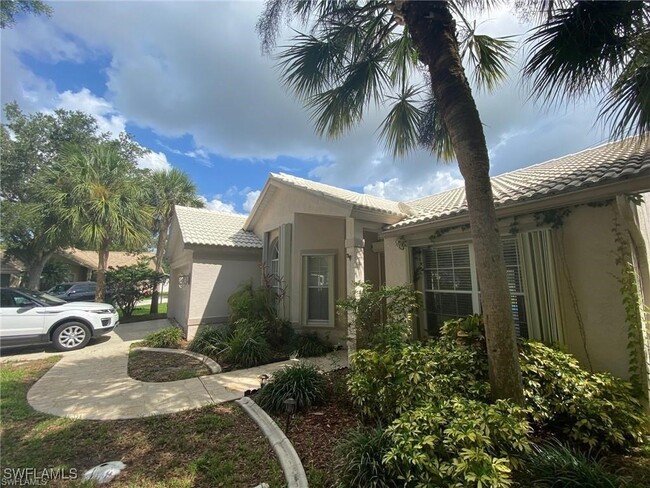 12781 Eagle Pointe Cir in Ft. Myers, FL - Foto de edificio - Building Photo