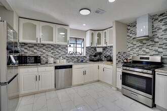 4010 Oak Terrace Ct in Houston, TX - Building Photo - Building Photo