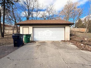 3610 64th St in Urbandale, IA - Building Photo - Building Photo