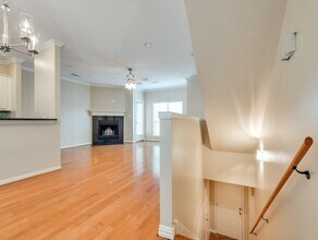 2407 Stutz Dr, Unit B2 in Dallas, TX - Building Photo - Building Photo