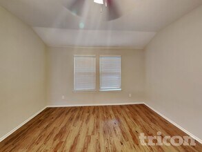 3025 Iris Dr in Lancaster, TX - Building Photo - Building Photo