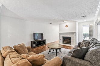 19 Normandy Ct in Atlanta, GA - Building Photo - Building Photo