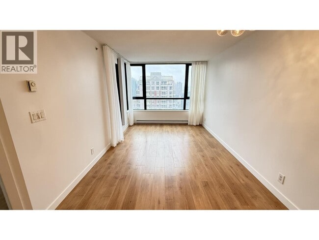 909 Mainland St in Vancouver, BC - Building Photo - Building Photo