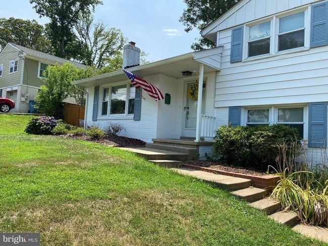 7427 Grace St in Springfield, VA - Building Photo - Building Photo