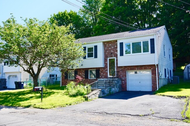 60 Sleepy Hollow Dr