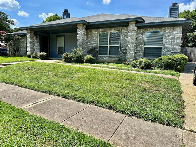 2305 Dalewood Ln in Bedford, TX - Building Photo