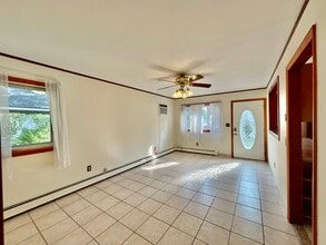 46 Forrest Ave in Shirley, NY - Building Photo - Building Photo