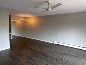 64 Oxbow Dr, Unit APT C4 in Glastonbury, CT - Foto de edificio - Building Photo