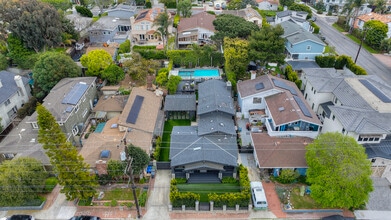 1012 10th St in Manhattan Beach, CA - Building Photo - Building Photo