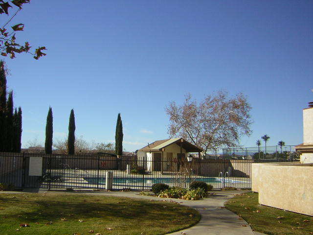 1840 E Ave. J in Lancaster, CA - Foto de edificio - Building Photo