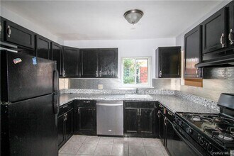 304 Woodworth Ave in Yonkers, NY - Building Photo - Building Photo