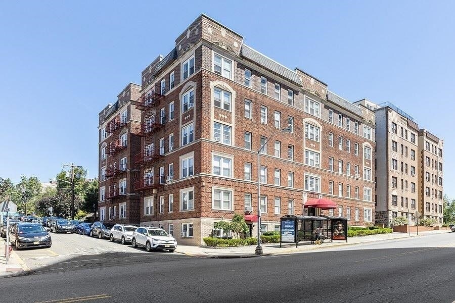6045 JFK Blvd E in West New York, NJ - Building Photo