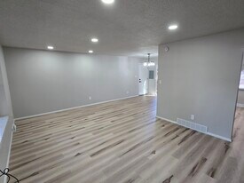 4711 Bella Dr, Unit 1 in Colorado Springs, CO - Building Photo