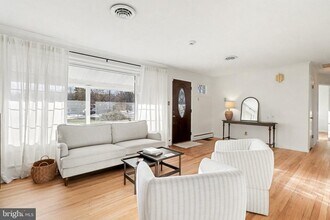 8 Midland Ct in Middletown, PA - Building Photo - Building Photo