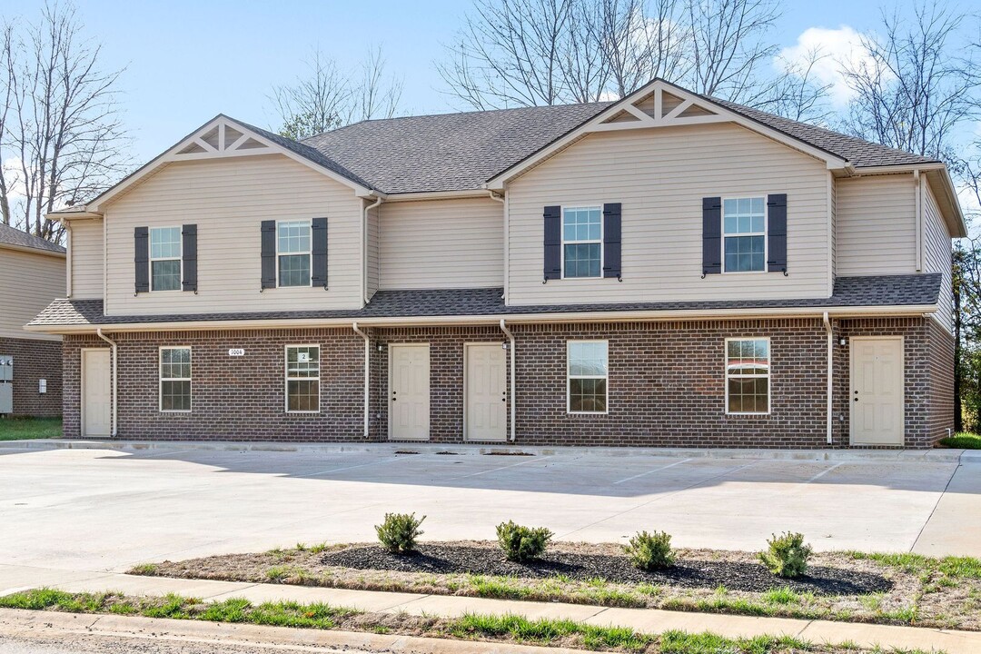 1011 Glenkirk Dr in Clarksville, TN - Building Photo