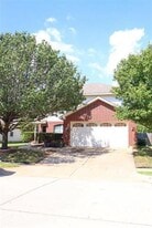 129 Centennial Pl in Crowley, TX - Building Photo