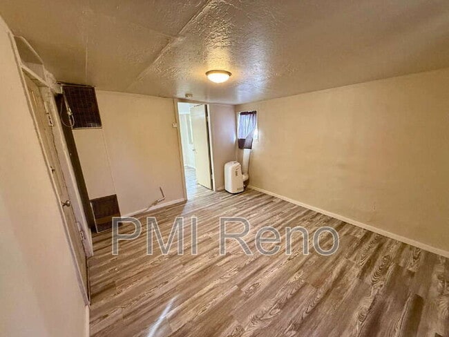 1931 Valley Rd in Reno, NV - Building Photo - Building Photo