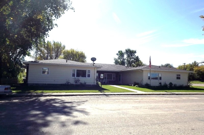 30 W Main St in Hurdsfield, ND - Foto de edificio