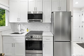 25 Peters Ln in Westhampton Beach, NY - Building Photo - Building Photo