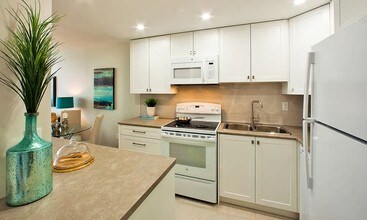 Applewood on the Park in Mississauga, ON - Building Photo - Interior Photo