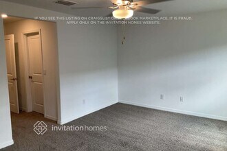 8286 Crescent Oaks Dr in New Port Richey, FL - Building Photo - Building Photo