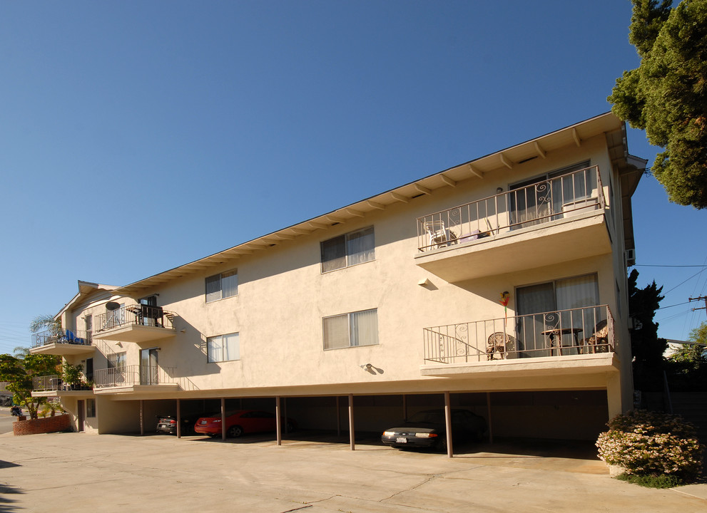 2700 Via Paseo in Montebello, CA - Building Photo