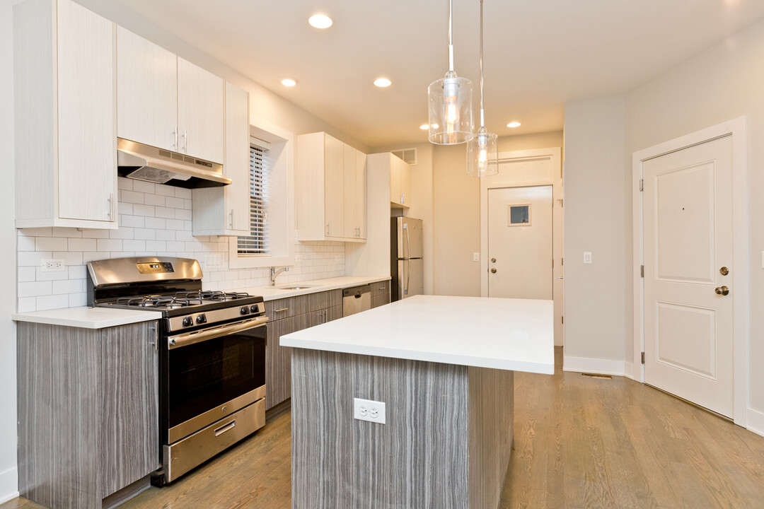 2618 N Rockwell St, Unit 2R in Chicago, IL - Building Photo