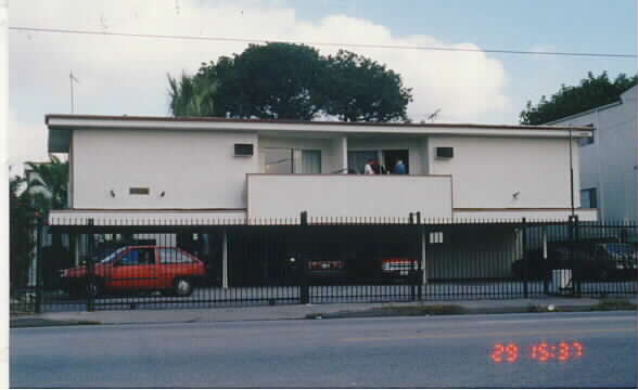 6958 Fulton Ave in North Hollywood, CA - Foto de edificio - Building Photo