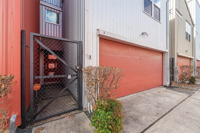 3 N Ennis St in Houston, TX - Building Photo - Building Photo