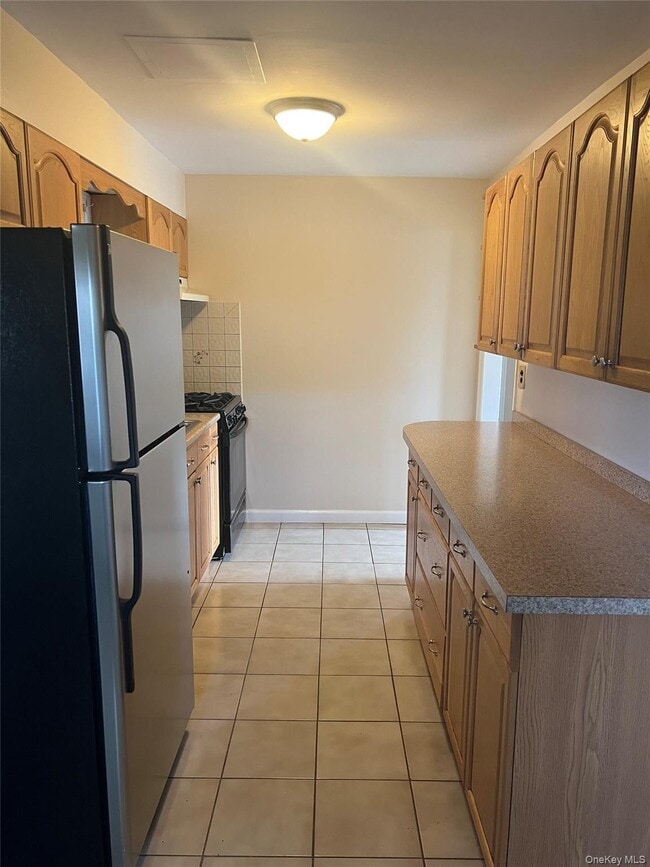 1803 Albermarle Ave in East Meadow, NY - Building Photo - Building Photo