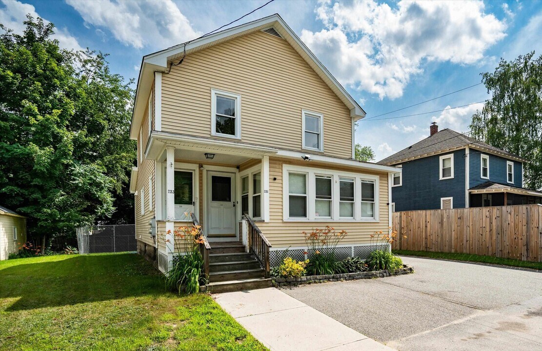 233 Baker St in Keene, NH - Building Photo
