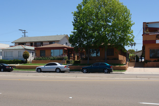 1929-1937 Morena Blvd in San Diego, CA - Foto de edificio - Building Photo