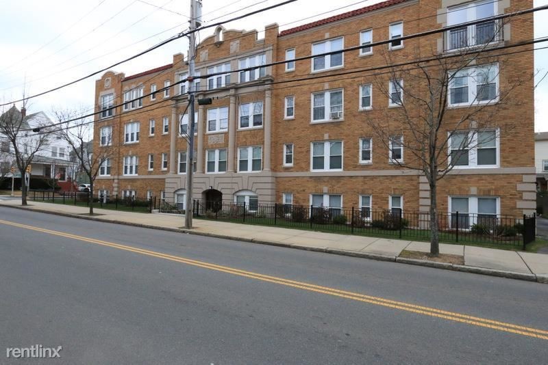 475 Highland Ave-Unit -Apt 7 in Malden, MA - Building Photo