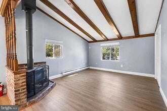 343 Sugartown Rd in Wayne, PA - Building Photo - Building Photo