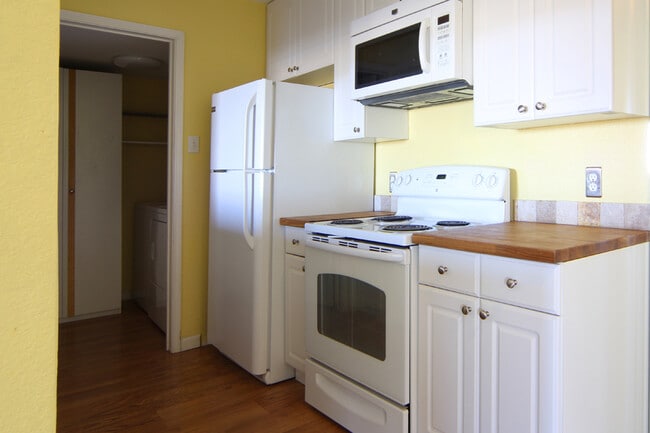 1201 Glen Cove Pky, Unit 1713 in Vallejo, CA - Foto de edificio - Building Photo