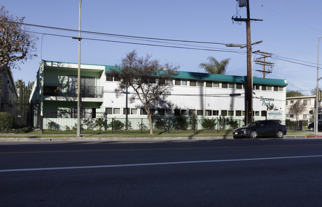 Tarzana Park Apartments in Reseda, CA - Foto de edificio - Building Photo