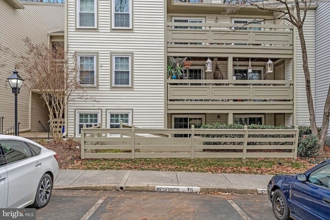 2237 Lovedale Ln, Unit 407D in Reston, VA - Foto de edificio - Building Photo