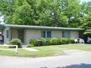 4902-4924 Schmidt St in Fayetteville, NC - Foto de edificio - Building Photo