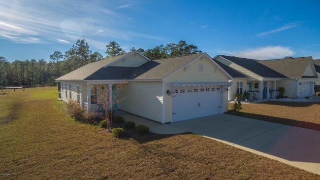 4458 Maritime Oak Dr in Southport, NC - Building Photo - Building Photo