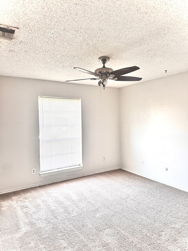 535 Barbara Jean Dr in Hewitt, TX - Building Photo - Building Photo