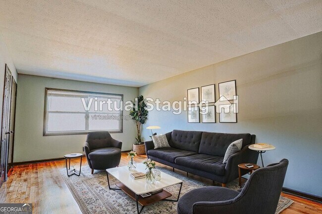 2877 Whispering Hills Dr in Atlanta, GA - Building Photo - Building Photo