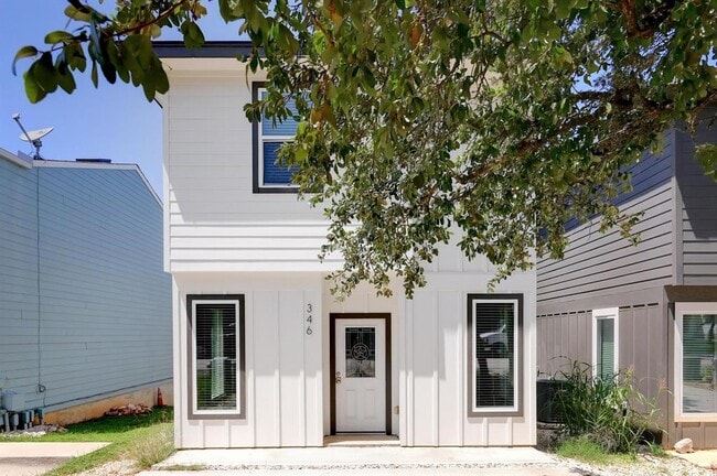 346 Shady Bluff Dr in Wimberley, TX - Building Photo - Building Photo