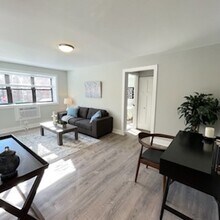 520 W Surf St, Unit 4 in Chicago, IL - Foto de edificio - Building Photo