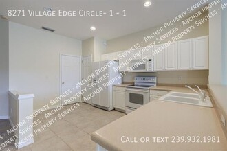 8271 Village Edge Cir in Ft. Myers, FL - Building Photo - Building Photo