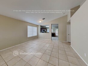 8315 W Clear Stream Dr in Phoenix, AZ - Foto de edificio - Building Photo