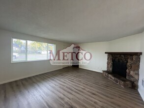 4861-4861 Elderberry Loop in Springfield, OR - Building Photo - Building Photo