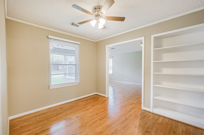 property at 4613 Braeburn Dr