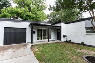 10937 Greenwillow Dr in Houston, TX - Building Photo - Building Photo