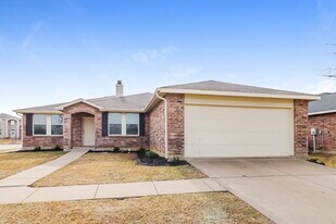 332 Indian Blanket Dr in Burleson, TX - Building Photo